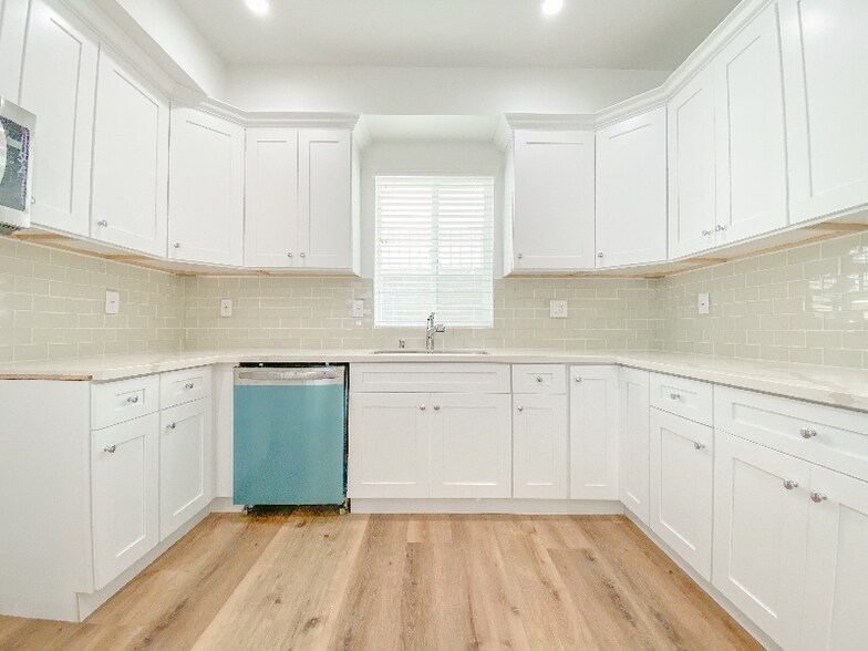 Building Photo - 6754 W 86th Pl