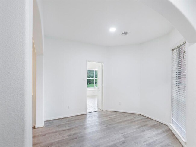 Building Photo - 51 N Regan Mead Cir