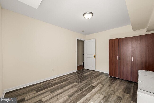 Building Photo - 1240 S 45th St