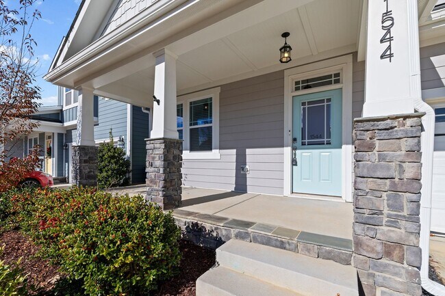 Building Photo - **Beautiful Wendell Home 3/2.5 W/ Fenced in Yard**