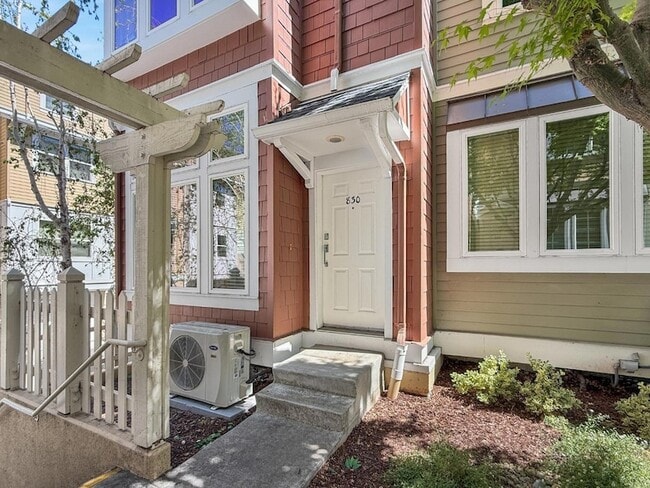 Building Photo - 830 Frederick Commons