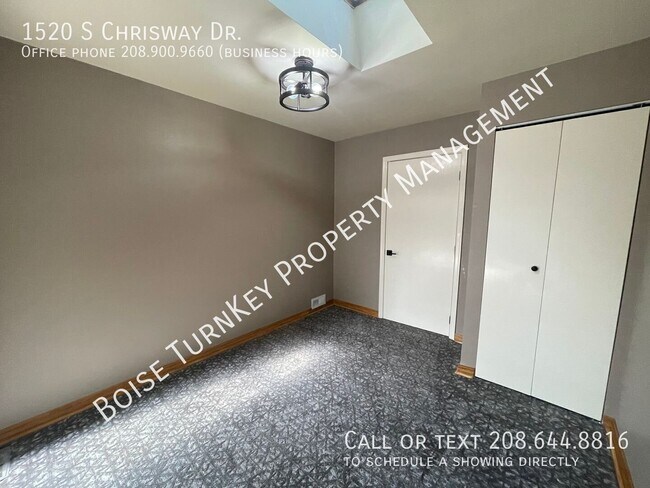Building Photo - 1520 Chrisway Dr
