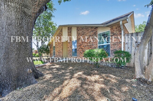 Building Photo - 407 Woodhurst Dr