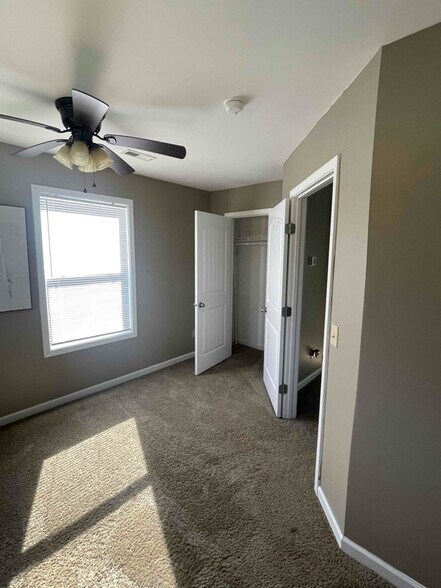 Building Photo - 206 Maple Dr