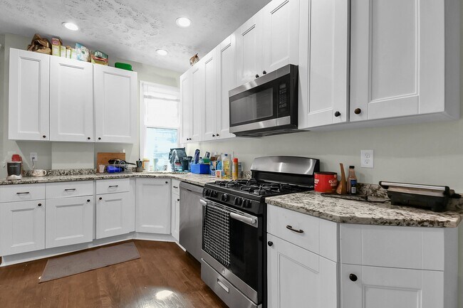 Building Photo - 1508 Summit St