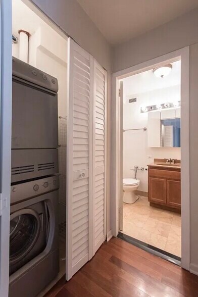 Building Photo - 222 E Pearson St