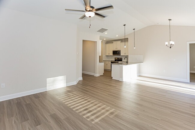 Building Photo - 217 Colonial Reserve Ave