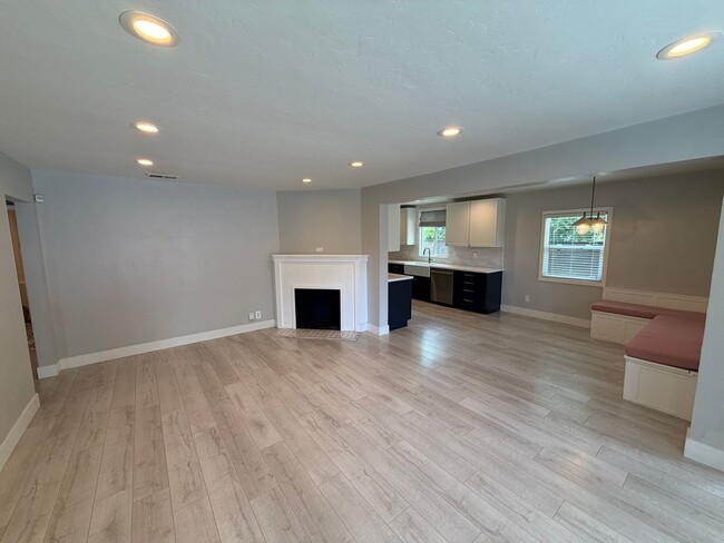 Building Photo - 3 Bedroom | 1.5 Bathroom | Single-Family Home