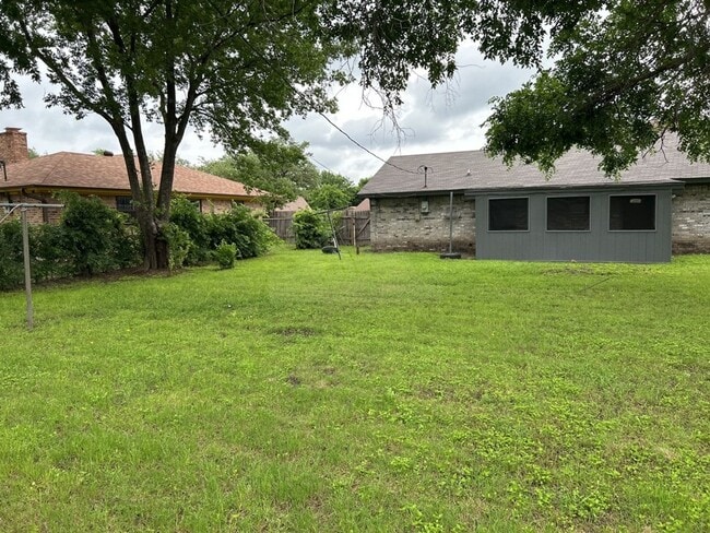Building Photo - 2103 Omega Cir