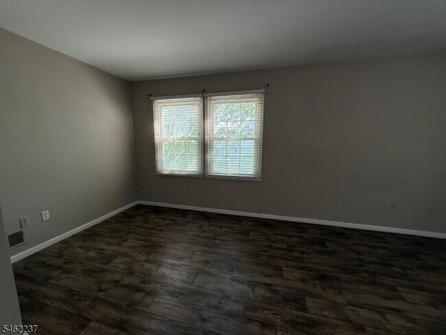Building Photo - 5010 Bryant Dr