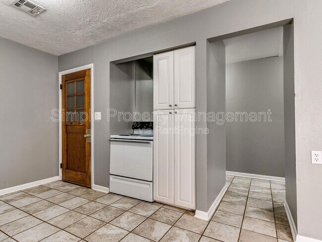 Building Photo - 10509 Greystone Ave