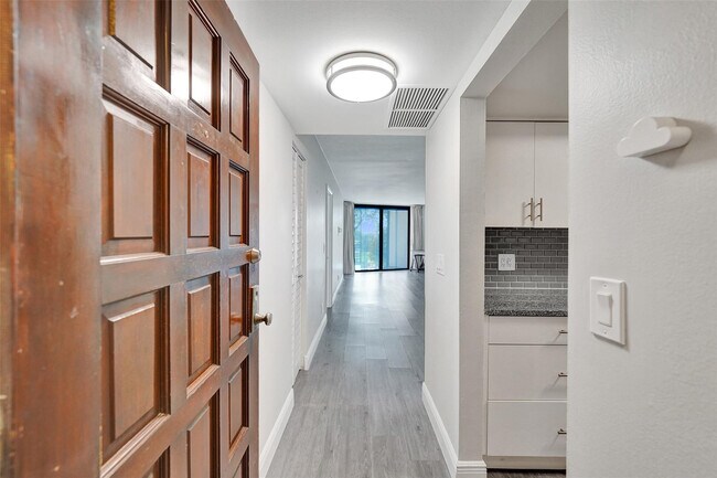 Building Photo - 3800 N Hills Dr