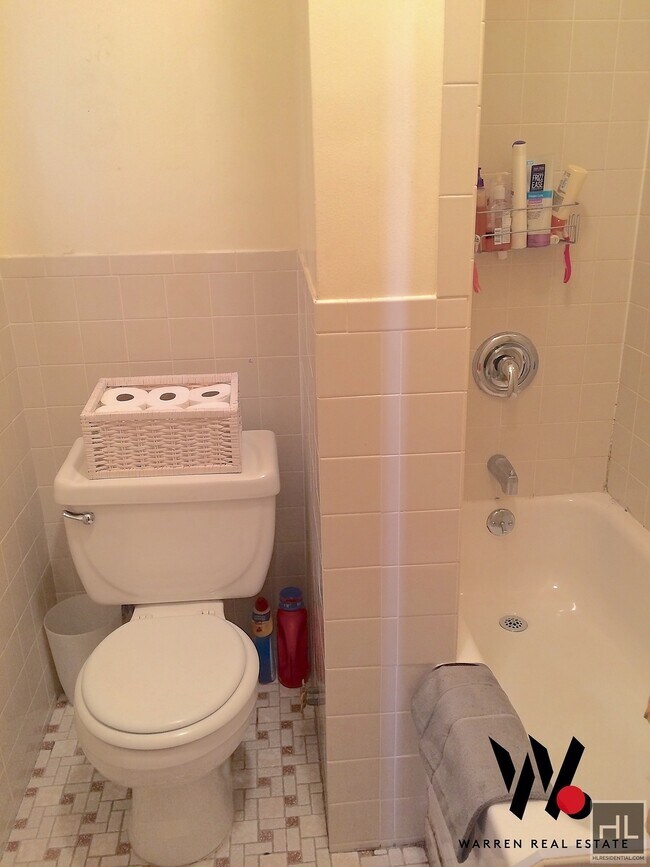 Building Photo - EAST 7 STREET