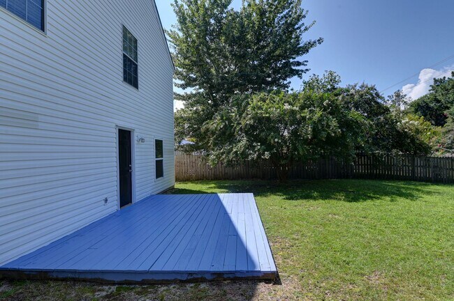Building Photo - Freshly Updated 3 bedroom Home with New Ro...