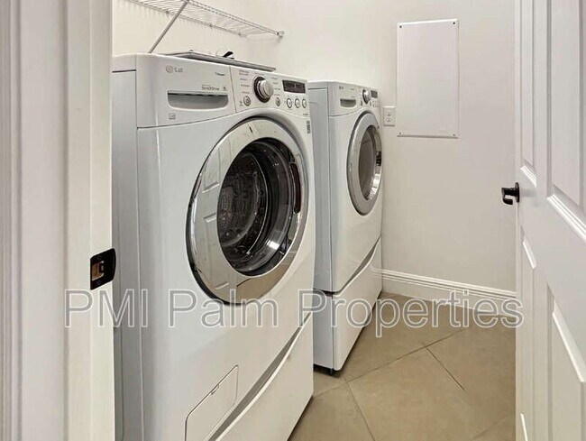 Building Photo - 9870 SW Trumpet Tree Cir