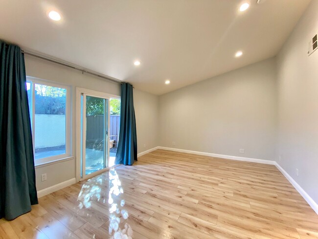 Building Photo - Gorgeous 3-bedroom home in Fremont! - Char...