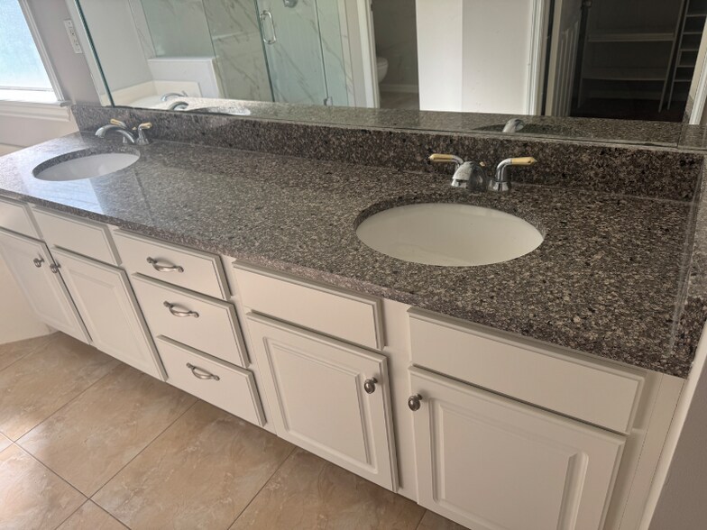 Building Photo - 6479 Silver Glen Dr