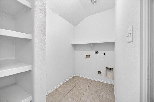 Building Photo - 16131 Sommerall Creek Ln