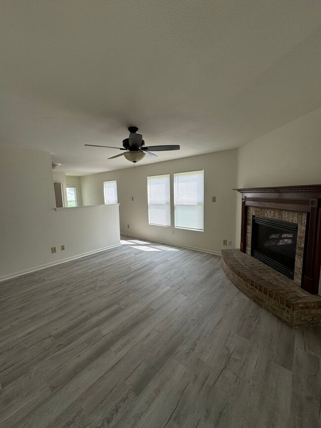 Building Photo - Camby - 3 BR ranch