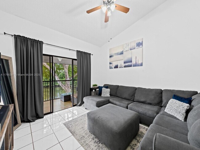Building Photo - 3868 Carambola Cir N
