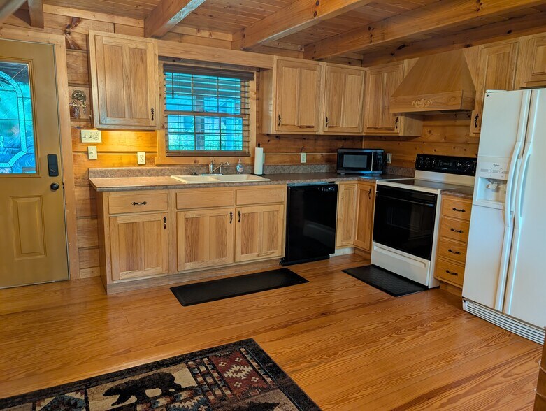 Building Photo - 2420 Sylvan Glen Way