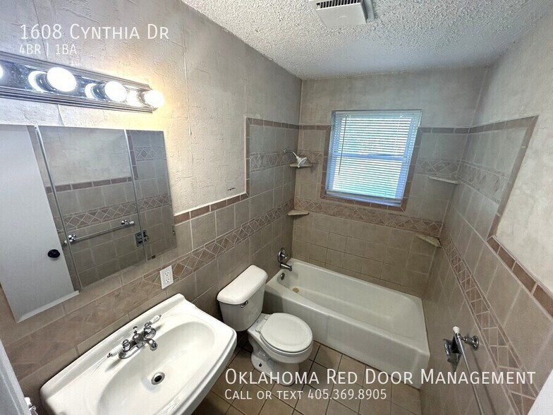 Building Photo - 1608 Cynthia Dr