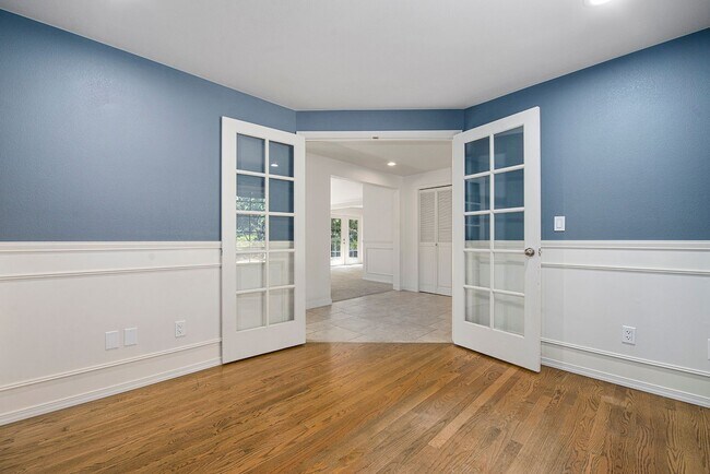 Building Photo - Spacious home in Lakemont Neighborhood!