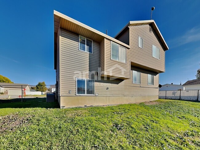 Building Photo - 1991 W 550 N