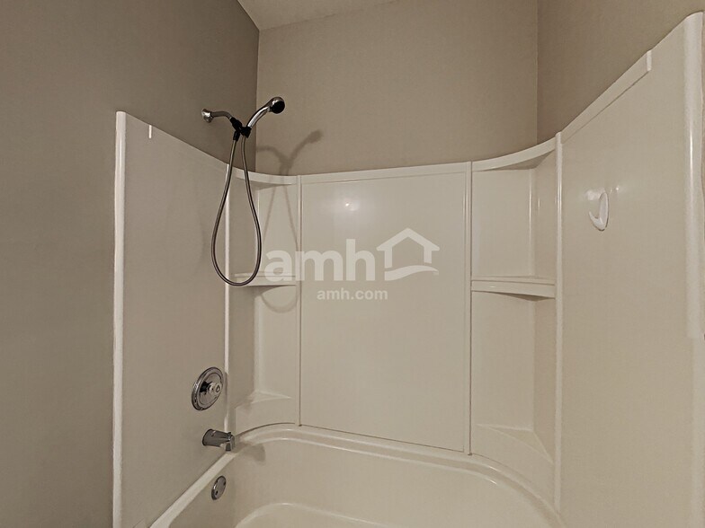 Building Photo - 1015 Green Terra Rd