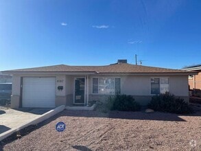 Building Photo - 1817 Cornell Dr SE