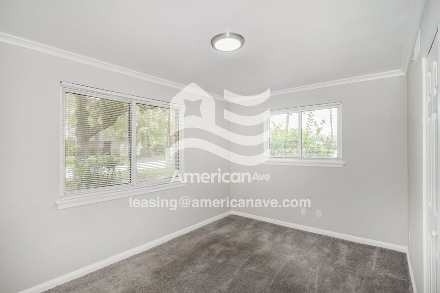 Building Photo - 1884 Hill Hedge Dr