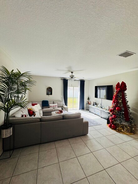 Building Photo - 7335 Canterbury Bells Ct