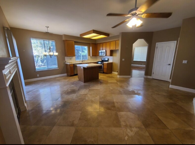 Building Photo - 710 Gia Ct