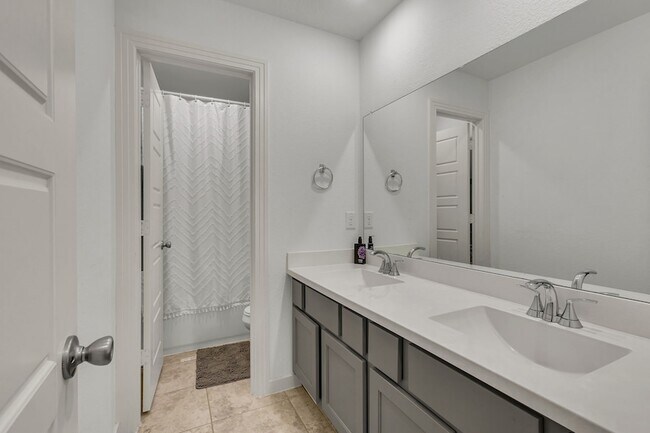 Building Photo - 4011 Logan Dr