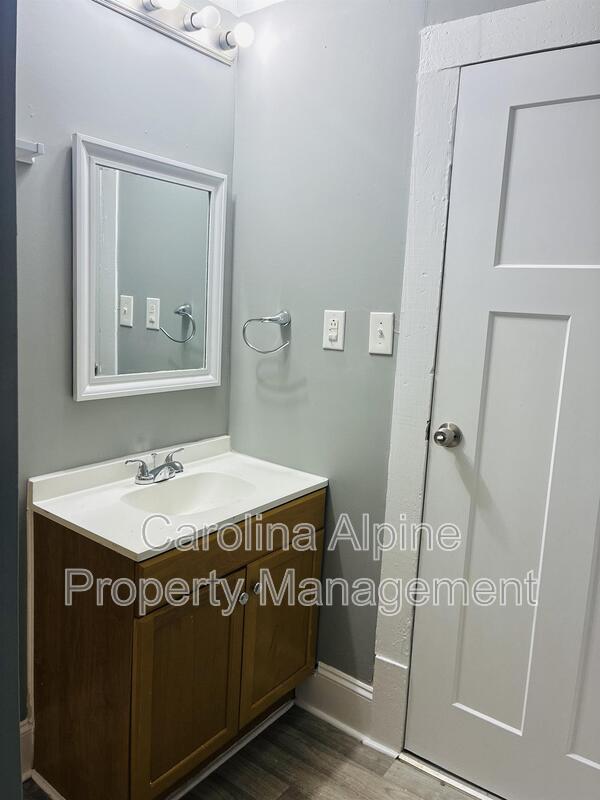 Building Photo - 910 Walnut St