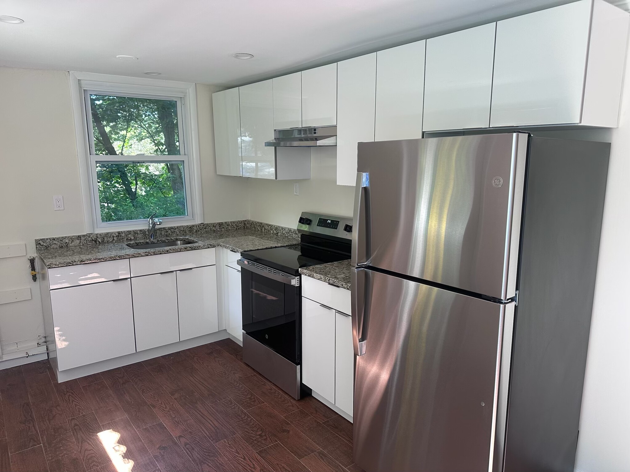 Kitchen - 105 Red Mill Rd