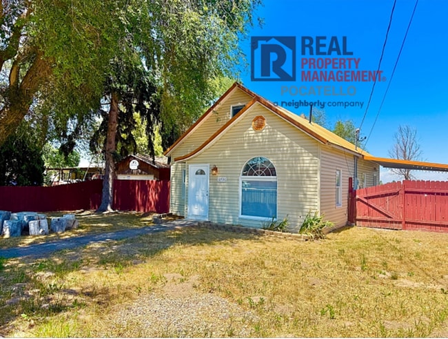 Building Photo - 3 Bed 2 Bath house - Dog friendly