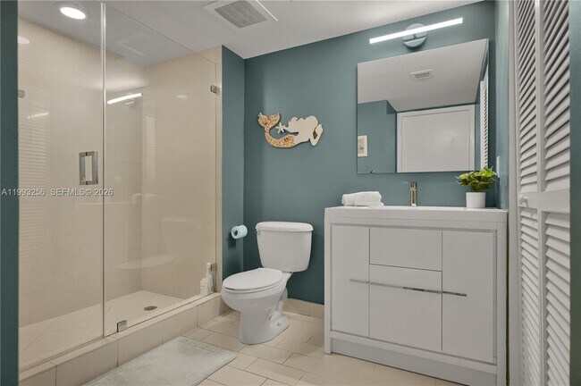 Building Photo - 1111 SW 1st Ave