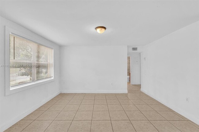 Building Photo - 2800 NW 6th Ct