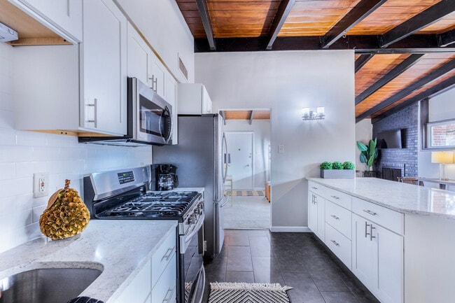 Building Photo - 7739 Peach Tree Ln