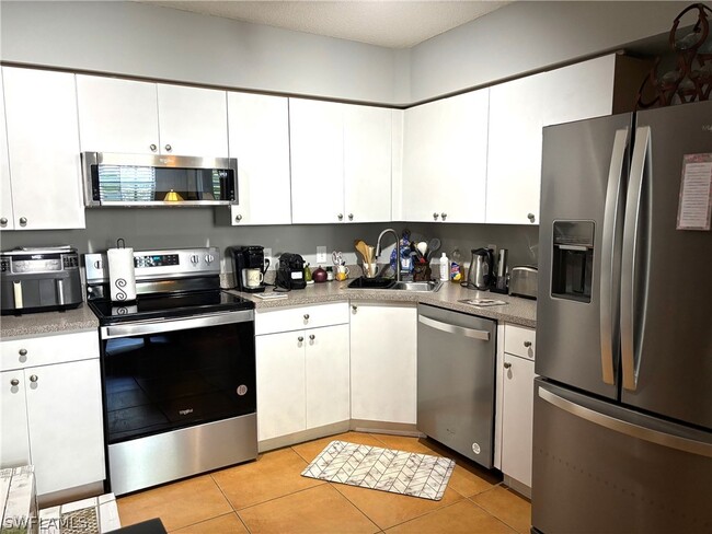 Building Photo - 8687 River Homes Lane