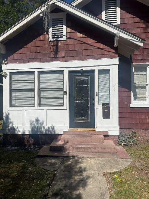 Building Photo - 519 W 25th St