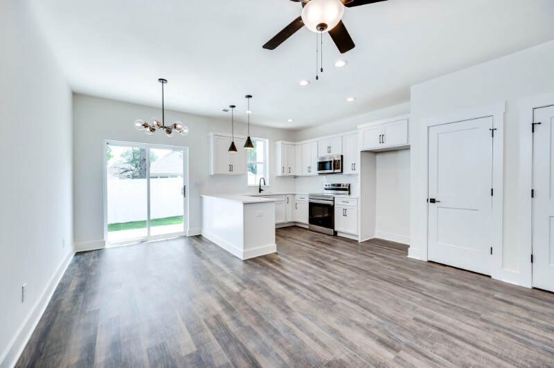 Building Photo - 518 Taffy Wy