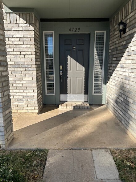 Entrance - 4729 Waterway Dr N