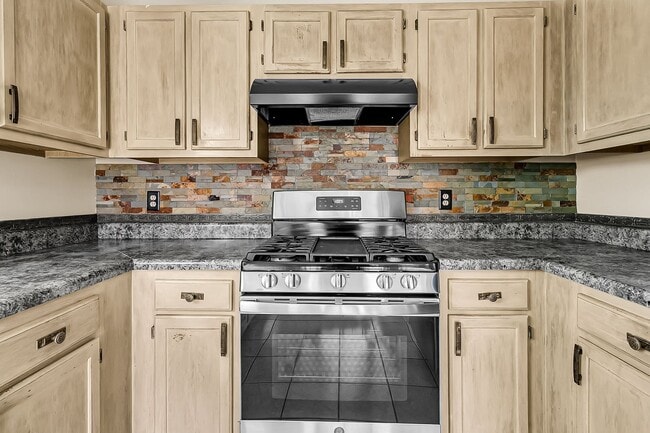 Building Photo - Completely Refreshed 3 Bedroom 2 Bathroom ...