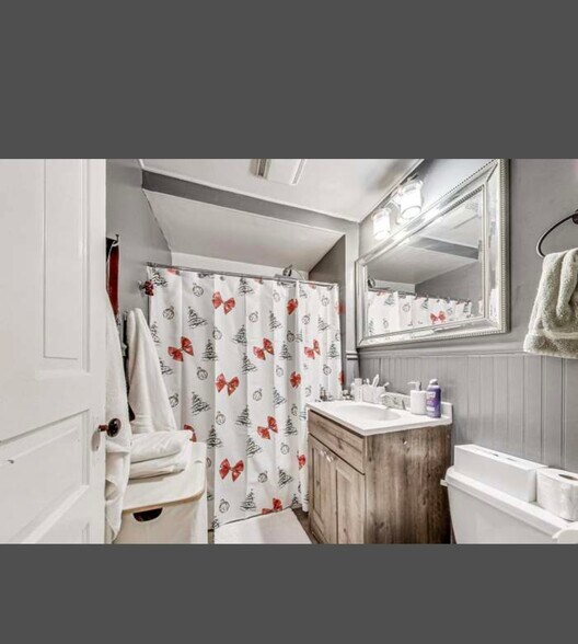 Building Photo - 3412 N Janssen Ave