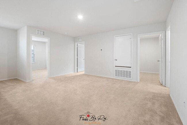 Building Photo - 279 Zuma Dr