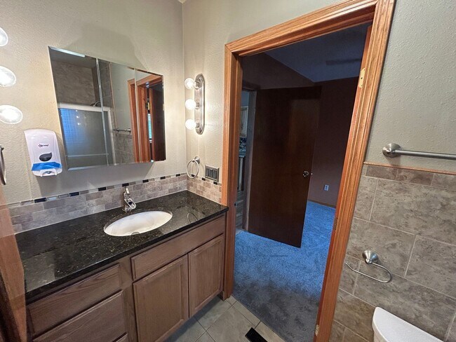 Building Photo - Charming 4 Bed, 1 Bath Home in Spokane Val...