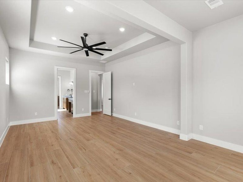 Building Photo - 8101 Oak Hollow Dr