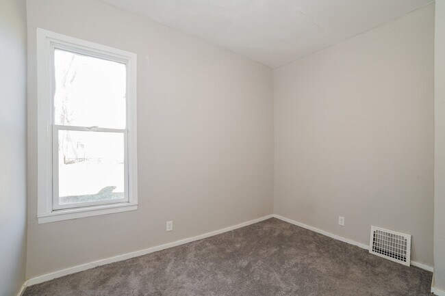 Building Photo - 1725 N Gale Ave